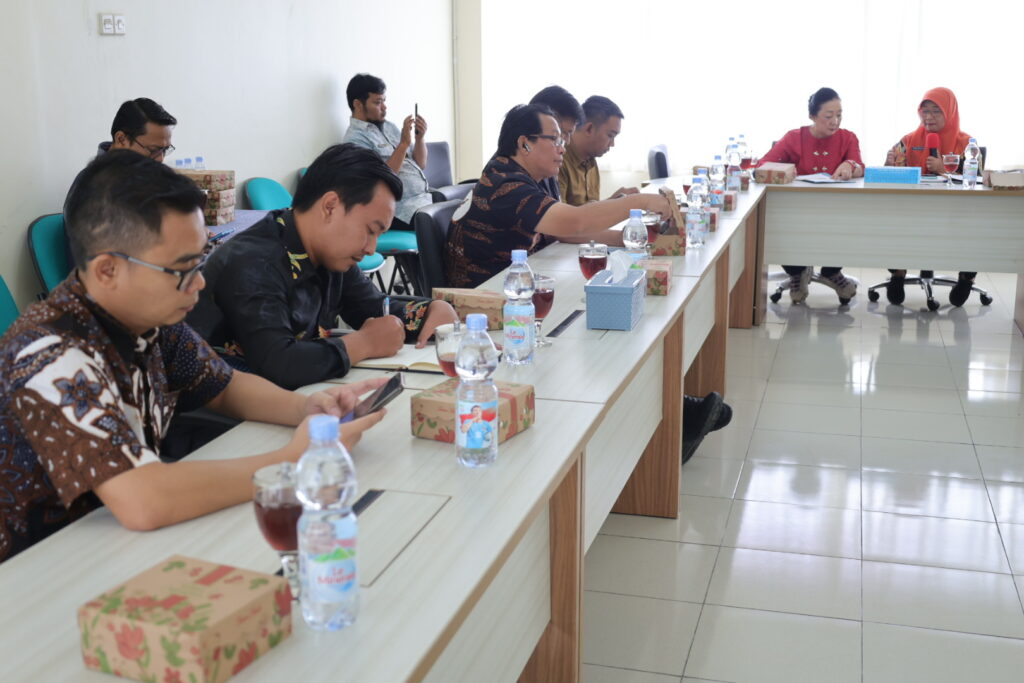 SRAGEN - Komisi E DPRD Provinsi Jateng masih menyoroti persoalan ketenagakerjaan. Hal itu terlihat saat Komisi E menyambangi UPTD Technopark Dinas Tenaga Kerja Kabupaten Sragen, Kamis (15/1/2026).