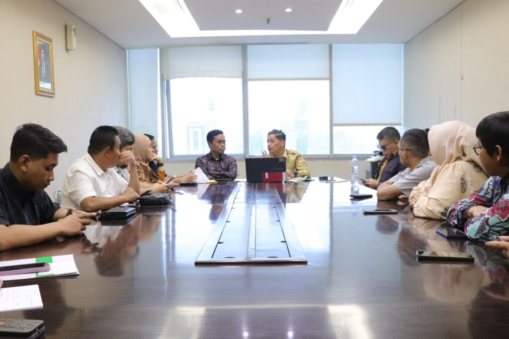 JAKARTA – Komisi A DPRD Provinsi Jawa Tengah menyambangi Direktorat Jenderal Otonomi Daerah (Ditjen Otda) Kemendagri, Senin (12/1/2026). Tujuannya untuk mengonsultasikan kejelasan proses pemekaran wilayah Kabupaten Brebes dan Banyumas yang hingga kini masih terganjal kebijakan moratorium nasional.