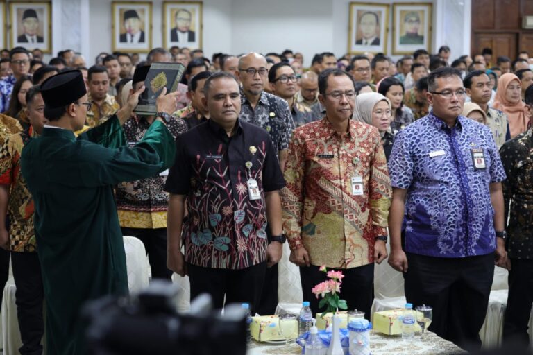 Sumpah Jabatan, 14 Pejabat di Setwan Jateng