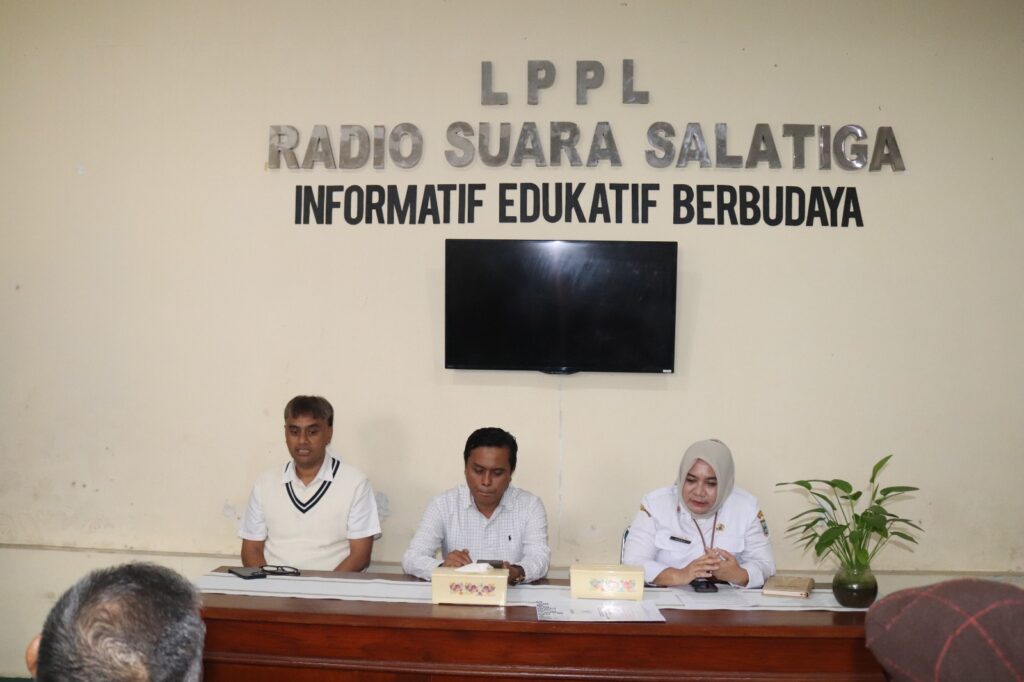 ​SALATIGA – Komisi A DPRD Provinsi Jateng memantau Lembaga Penyiaran Publik Lokal (LPPL) di Kabupaten Boyolali dan Kota Salatiga, Rabu hingga Kamis (14-15/1/2026). Langkah itu diambil untuk memastikan radio milik pemerintah daerah tetap optimal dalam mendiseminasikan informasi pembangunan di tengah gempuran era digital.