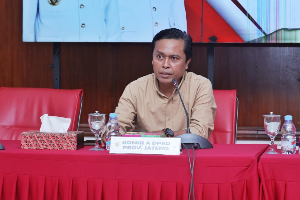 WONOGIRI - Komisi A DPRD Provinsi Jateng terus mengebut penyusunan Raperda tentang Pelayanan Publik berkunjung. Untuk memperdalam materi raperda, Komisi A bertandang ke Kantor Setda Kabupaten Wonogiri, Selasa (3/2/2026).