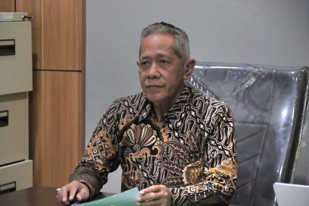 CIREBON - Dalam penyusunan Raperda tentang Penyelenggaraan dan Standarisasi Jalan Provinsi, Komisi D DPRD Provinsi Jateng mengumpulkan sejumlah data dan informasi dari berbagai daerah. Termasuk, dari daerah di Provinsi Jabar yakni Kabupaten Cirebon.