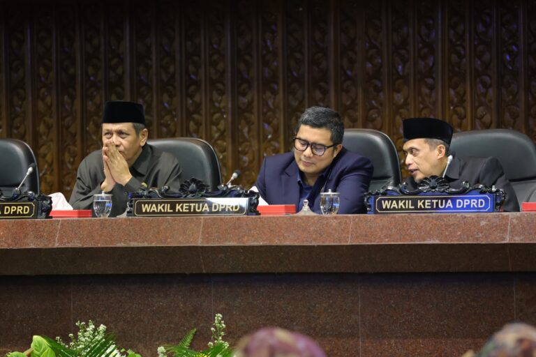 RAPAT PARIPURNA: Penyampaian LKPj Gubernur 2025