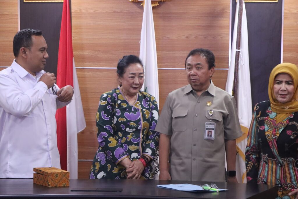 JAKARTA – Komisi E DPRD Provinsi Jateng menyambangi Kantor Pusat Data dan Informasi (Pusdatin) Kesejahteraan Sosial Kementerian Sosial, Rabu (4/3/2026). Langkah itu diambil untuk mengonsultasikan optimalisasi Data Tunggal Sosial Ekonomi Nasional (DTSEN) demi meningkatkan akurasi program kesejahteraan di wilayah Jateng.