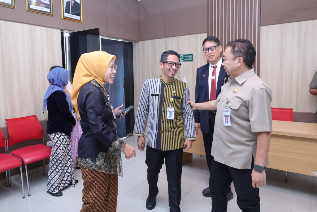 SURAKARTA – Komisi E DPRD Provinsi Jateng mengunjungi RSUD Dr. Moewardi dan RSJD Dr. Arif Zainudin, Selasa, (2/4/2026). Tujuannya, menghimpun data dan masukan terkait implementasi sistem rujukan berbasis kompetensi di fasilitas pelayanan kesehatan.