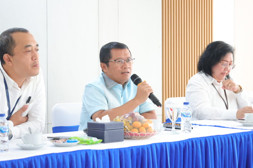 SRAGEN - Dalam rangka monitoring perkembangan dan pengelolaan BUMD Jasa Perbankan, Komisi C DPRD Provinsi menyambangi Kantor Bank Jateng Cabang Sragen, Selasa (7/4/2026). Saat berdiskusi dengan jajaran direksi, Anggota Komisi C DPRD Provinsi Jateng Catur Agus Saptono ingin mengetahui kinerja keuangan Bank Jateng Cabang Sragen.