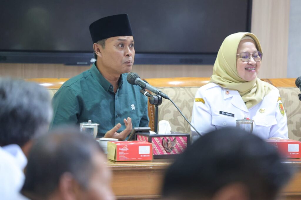 MUNGKID — Dalam upaya meningkatkan kualitas pelayanan publik di Jawa Tengah, Komisi A DPRD Provinsi Jateng menyambangi Pemerintah Kabupaten Magelang, Rabu (1/4/26). Kegiatan itu bertujuan untuk menghimpun masukan dalam penyusunan Raperda tentang Pelayanan Publik yang lebih adaptif, transparan, dan responsif terhadap kebutuhan masyarakat.