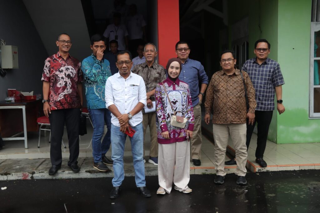 SLAWI — Komisi D DPRD Provinsi Jateng memantau kinerja Balai Pengelolaan Jalan (BPJ) Wilayah Tegal Dinas Pekerjaan Umum Bina Marga & Penataan Ruang (PUPR) Provinsi Jateng, Selasa (7/4/2026). Selain itu, Dewan juga ingin melihat kondisi infrastruktur jalan provinsi di wilayah kerja BPJ.
