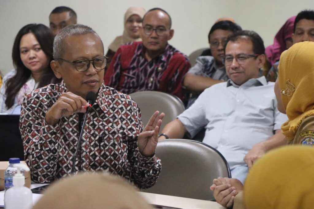 SURABAYA — Guna mempelajari penetapan retribusi, tata kelola layanan, dan pengelolaan rumah sakit spesialis, Komisi C DPRD Provinsi Jateng berdiskusi dengan jajaran manajemen Rumah Sakit Mata Masyarakat (RSMM) Provinsi Jatim di Kota Surabaya, Selasa (14/4/2026).