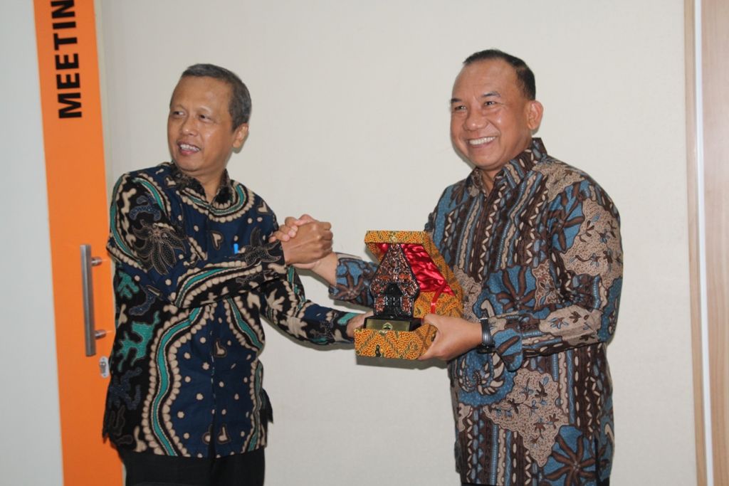 YOGYAKARTA – Kinerja PD BPR Bank Jogja mendapat apresiasi dari Komisi C DPRD Jateng. DAlam tiga tahun berturut-turut sejak 2019 mendapatkan laba paling tinggi dan sekarang sudah mendekati sempurna.